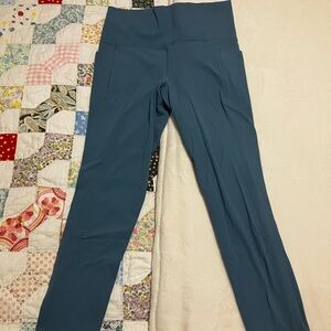Athleta Salutation Stash 3/4 Leggings